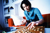 la trs belle Asaka Seto qui s'entraine au shogi